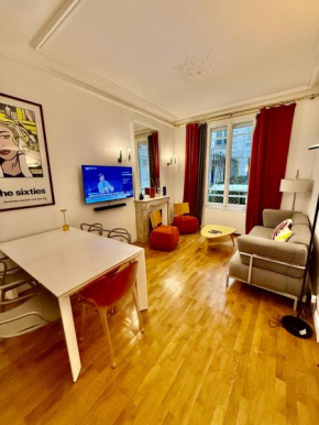 2 Bedroom with Spacious Terrace minutes from Champs Elysées